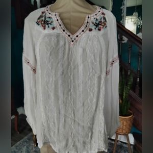 NWOT Boutique embroidered blouse. S